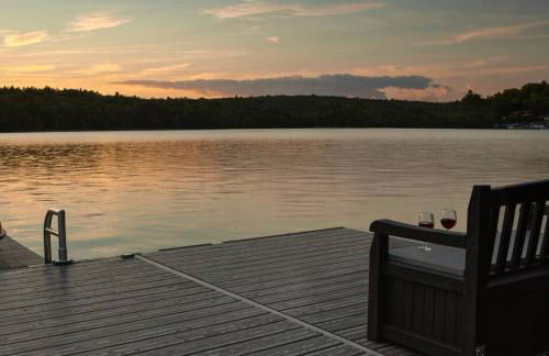 Lakeside Lodge with Studio Apartment - Foto 14