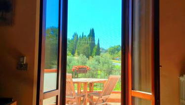 INCANTEVOLE CASA TOSCANA con travi in legno, ampia terrazza e vista sulle colline - Foto 2