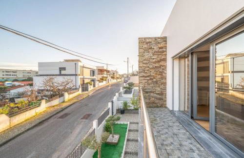 GuestReady - Charming family retreat with pool - Photo 22