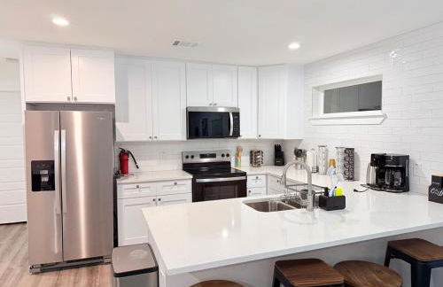 Cozy Lakeview Retreat Home - Photo 11