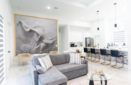 Designer Villa with Heated Pool, BBQ, Firepit, Ideal for Families & Groups - Photo 12