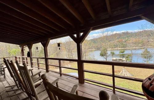 Watauga Lake Retreat Cozy family cabin Sleeps 8 - Photo 31