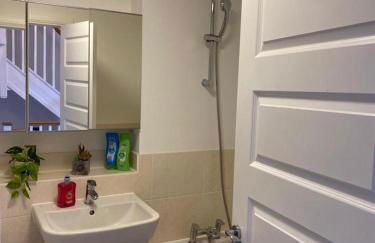 Homely, Cosy & Contemporary 4 BDR house with Garden & Parking 5 mins drive to Addenbrookes & Papworth hospitals & Bio Medical campus - Foto 29