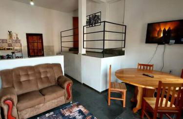 Casa inteira no centro de São Thomé das letras - Foto 1