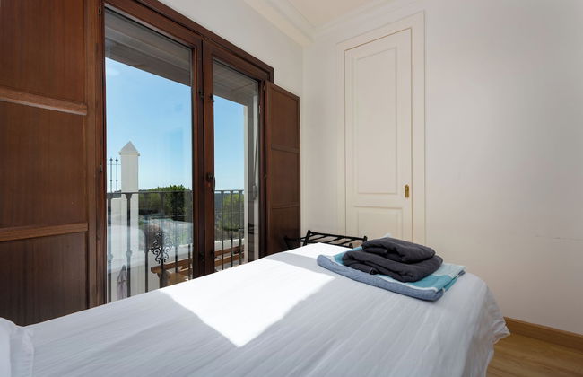 Stylish House, Patio, Pool, Mountains, Stunning White Village, sea 20 Mins Away - Photo 7