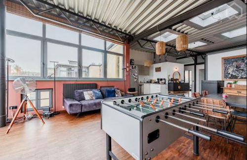 Designer Loft with Big Rooftop and Office - Foto 26