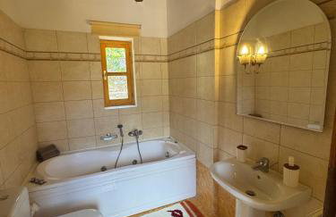 Stone Heaven Villa -Poolside BBQ & Fresh Herbs - Photo 42