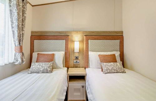 Binky Lodge Stylish Cosy 3-Bedroom Holiday Lodge Hoburne Naish Barton on Sea - Photo 8