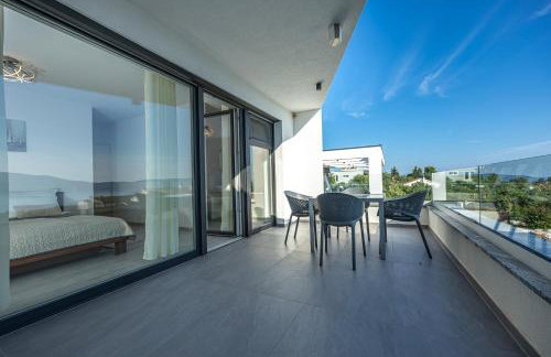Luxury White Sails Villas with a Multi Sport Court and Sea View - Photo 2