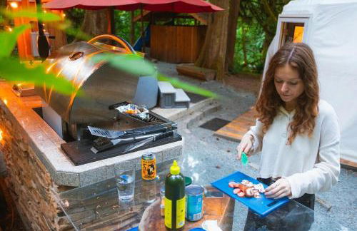 North Cascades Glamping with Hot-tub and Outdoor Kitchen - Foto 15