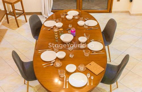 Luxury appartment, only 7 minutes from Thessaloniki airport and 15 minutes from city center ,for 8-23 people also for gatherings and parties - Photo 10