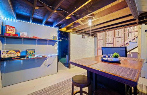 Ingersoll Immersion: Your Urban 4BR Retreat! - Foto 26