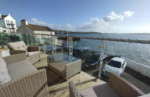 Waterfront Location, Balcony, Sea Views, Free Parking - Foto 1