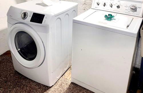 Spacious Home with In-Unit Laundry, Parking, 1GB WiFi, & Patio Deck - Foto 14