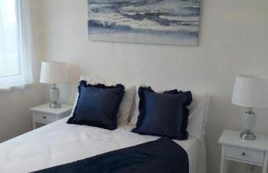 2 Bed Chalet Sleeps 4- Parking, Garden, Near Beach - Foto 50