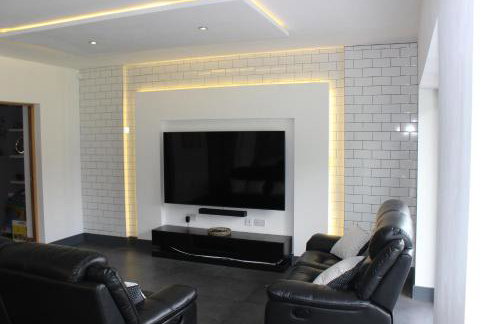 Modern Spacious House - Sleeps 16, Free Parking, Sun Terrace - Foto 11