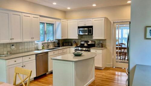 4 bedroom East Hampton home with large heated pool - Foto 2