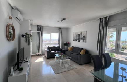 Stunning Penthouse Apartment in Villamartin with Communal Pool - Foto 8