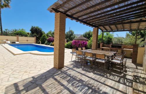 Exclusive Lakeside Villa with Private Pool & Total Privacy - Foto 21