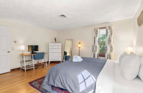 Family-Friendly Central AC Near Beach - Foto 13