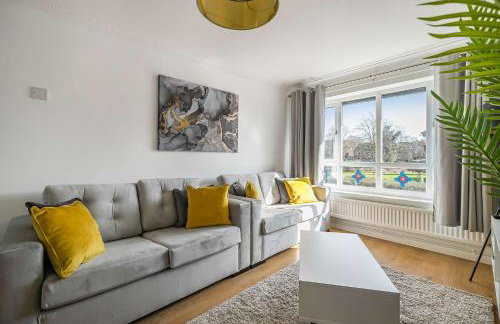 Stylish 2BR Apartment near MCR Airport - Foto 3