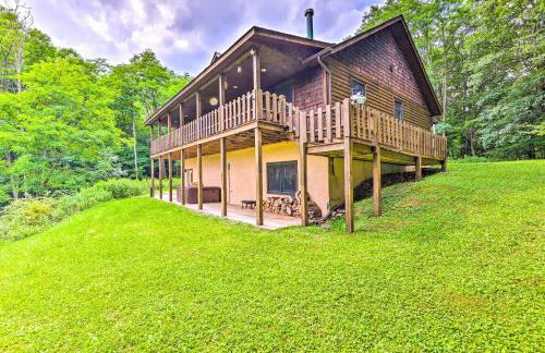 Slaty Fork Escape with Mountain View and Hot Tub! - Foto 29