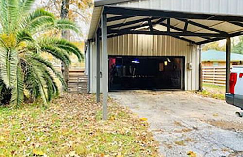 Cozy Barn with Pool Access & Near Lake Conroe - Foto 8