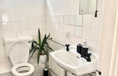 Free Parking! Kingston Studio, ideal for professionals relocators and leisure stays, near Kingston Station and Shopping Centre - Foto 6