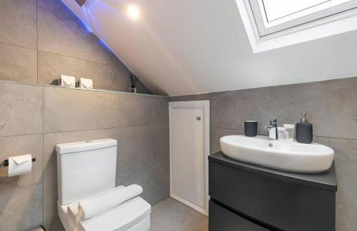 Earthy Elegance Stylish 4BR for Urban Escapes - Foto 15