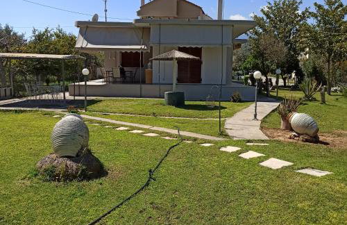 Itea's Garden House - Photo 1