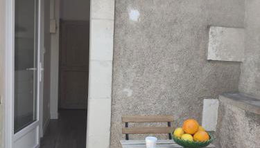 Bel appart rénové avec terrasse - Photo 3