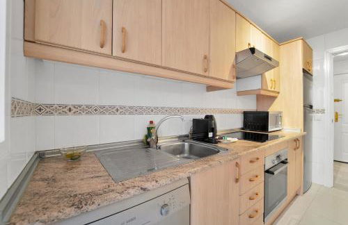 Apartamento con enorme terraza en complejo con piscina en Nueva Andalucía - Lorcrimar - Foto 4