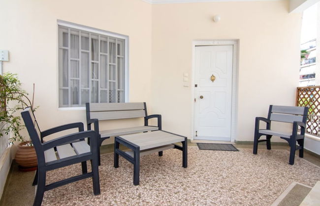 Cozy Apartment Next to Alimos Beach - Photo 10