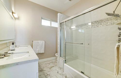 Expansive Riverside Mansion! Luxe, Family Friendly - Foto 32