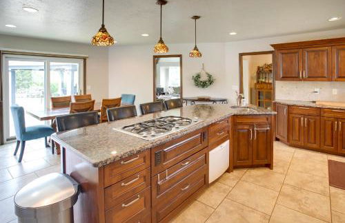 Hike, Golf, Ski and More Family Home in South Weber - Foto 10
