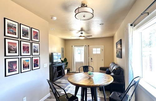 Charming 2BR Cottage Near Freeway-Cul-de-sac - Foto 7