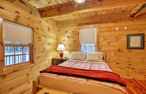 Ski Lodge Mtn Retreat with Fire Pit, Deck and Views! - Foto 13