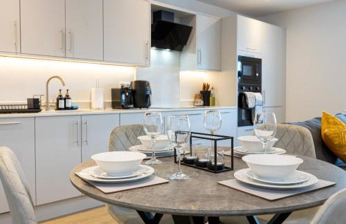 Modern 2 Bed near Wythenshawe Hospital and Manchester Airport With Parking - Foto 3