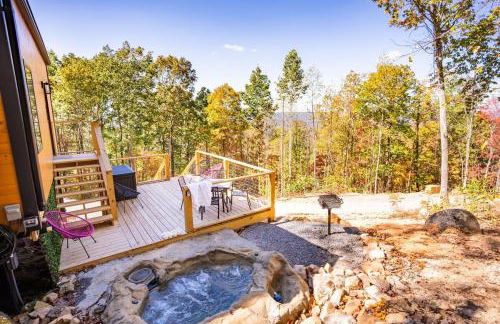 Blooming Redbud Treehouse with private hot tub - Foto 30