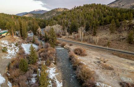 Cozy Riverfront Cabin with Fireplace & Deck - Foto 48