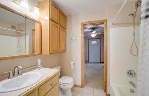 Lake Eufaula Retreat with Boat Slip and Fireplace! - Foto 13