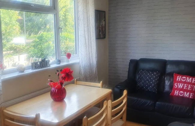 Lovely 4-bed Apartment in Harrow - Foto 9