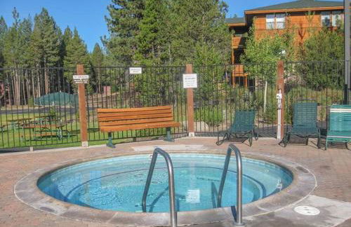 3BR Tahoe Donner Cabin with HOA Perks like Pools Hot-Tub Minutes to Trails Lake Golf - Foto 7