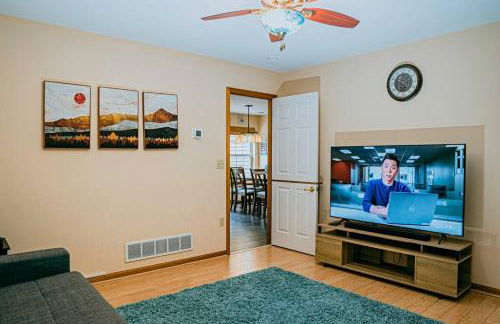 Gorgeous Cozy 5 Bedroom House with Hottub,Lake,Pool - Foto 21