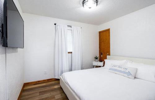 5BR Lakefront Getaway with hot tub - Foto 14