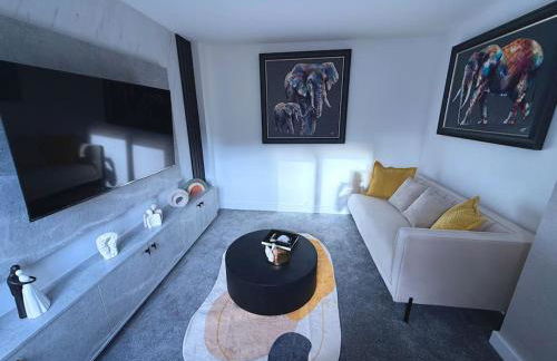 Adeluxe Home - Luxury 2 Bedroom Entire House with Free WiFi, Disney, Netflix and Amazon Prime Included - Foto 4