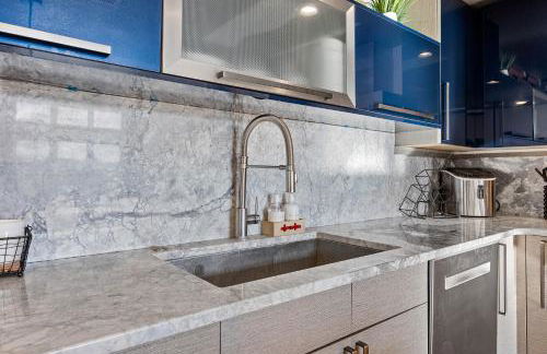 Iowa River Landing steps to Xtream Arena & Coralville Convention Center - Foto 17