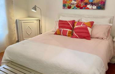 Private Stone Cottage with Starlink & Lake View - Foto 33