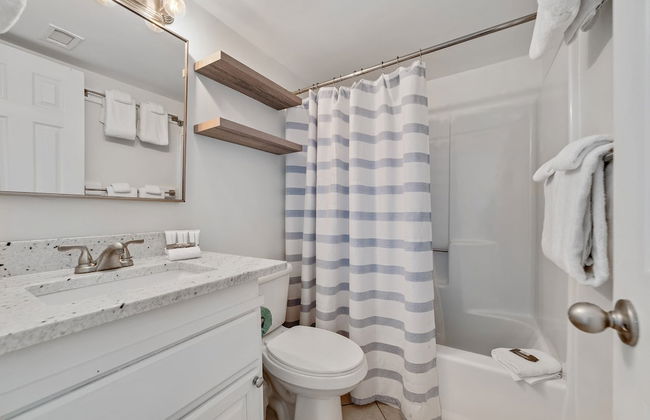 1br/1ba Sleeps 4 Near Beach w/ Breathtaking Ocean Views - Photo 19