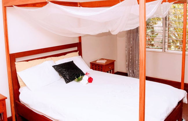 Lush Gardens Apartment 2 - Photo 1